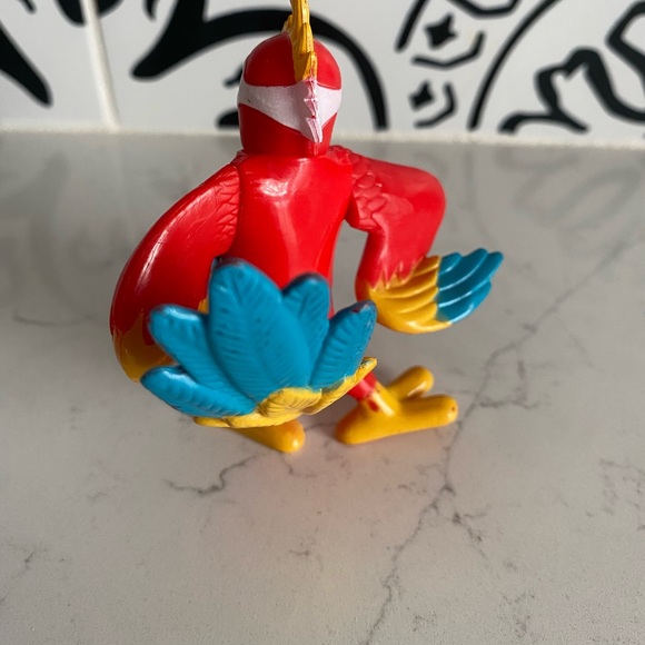 Rainforest Cafe Rio 3.25” Macaw Wild Poseable Action Figure - Picture 2 of 2